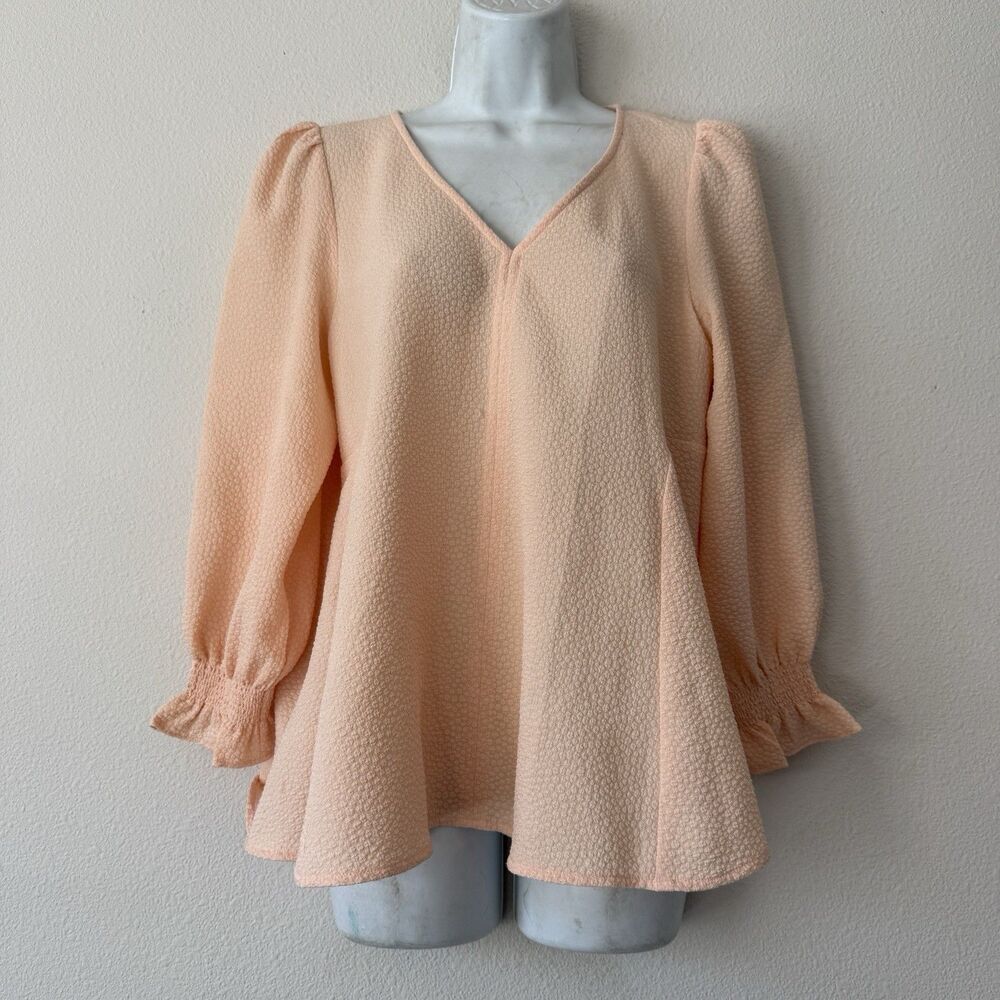 TUCKERNUCK Easton blouse Peach Women’s M Textured V-Neck Puff Long Sleeve